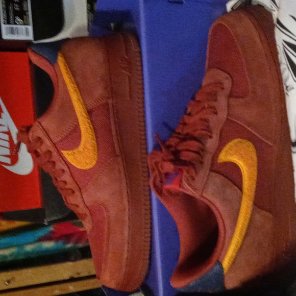 Nike - Picture 3 of 8